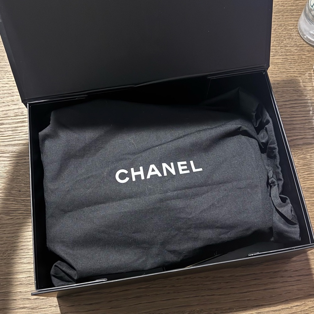 CHANEL MEDIUM DOUBLE FLAP IN CAVIAR LEATHER